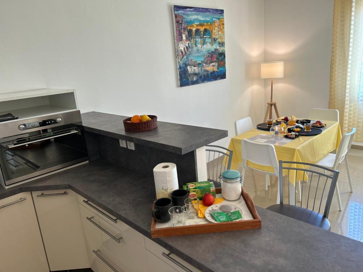 Celebre Vieux Port, Marseille Apartamento Exterior foto